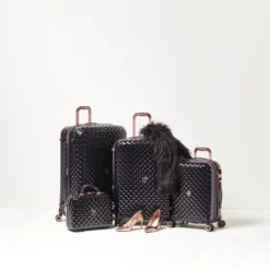 IT Luggage Glitzy - Cabin (Black) 16 IT Luggage Glitzy - Cabin (Black) -IT Luggage Store 17 05b67d68 9289 41d2 a981 0a91290228b4