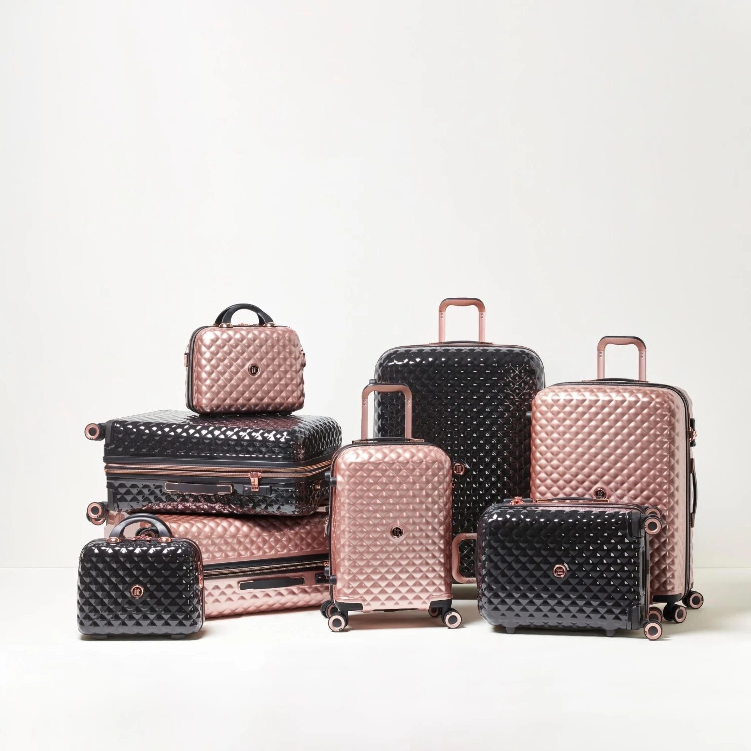 IT Luggage Glitzy - 5pc Set (Black) 17 IT Luggage Glitzy - 5pc Set (Black) - Image 17