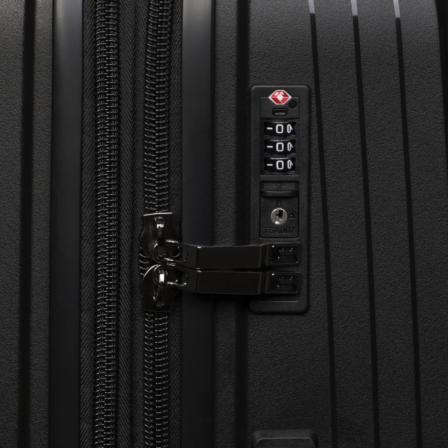 IT Luggage Spontaneous - Cabin (Black) 6 IT Luggage Spontaneous - Cabin (Black) - Image 6