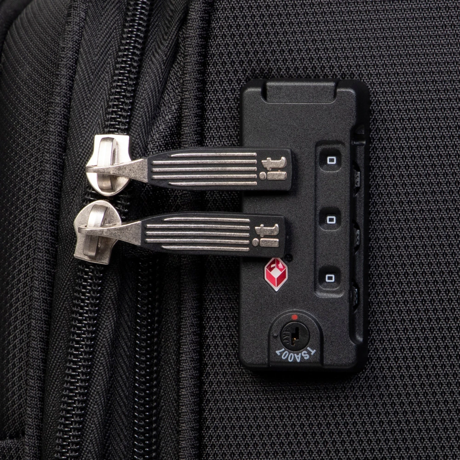 IT Luggage Intrepid - Cabin (Black) 3 IT Luggage Intrepid - Cabin (Black) - Image 3