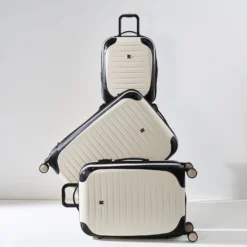 IT Luggage Lineal - Cabin (Oyster) 17 IT Luggage Lineal - Cabin (Oyster) -IT Luggage Store 8 5cc16d9b b421 4692 963b 7f1db83ce26d