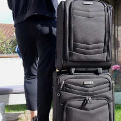 IT Luggage Intrepid - Cabin (Black) 23 IT Luggage Intrepid - Cabin (Black) -IT Luggage Store IntrepidCabin Underseat